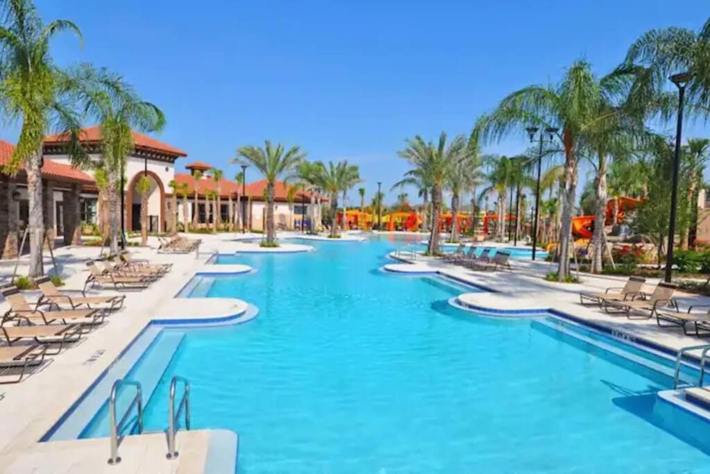 5bd 4.5bth W/ Pool - 20mins To