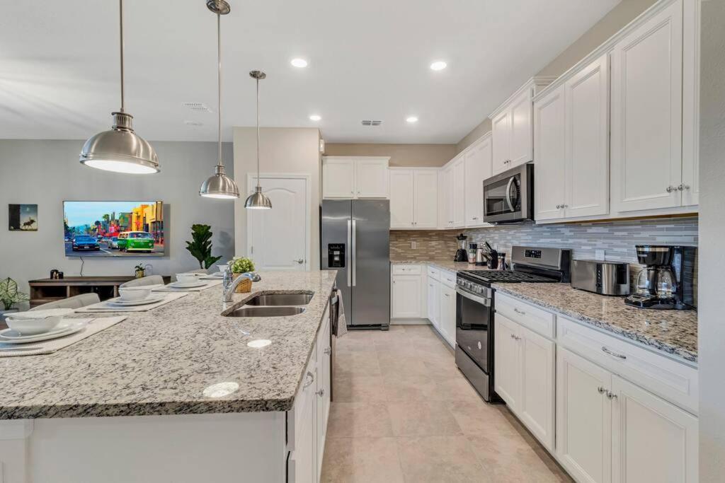 5bd 4.5bth W/ Pool - 20mins To Davenport