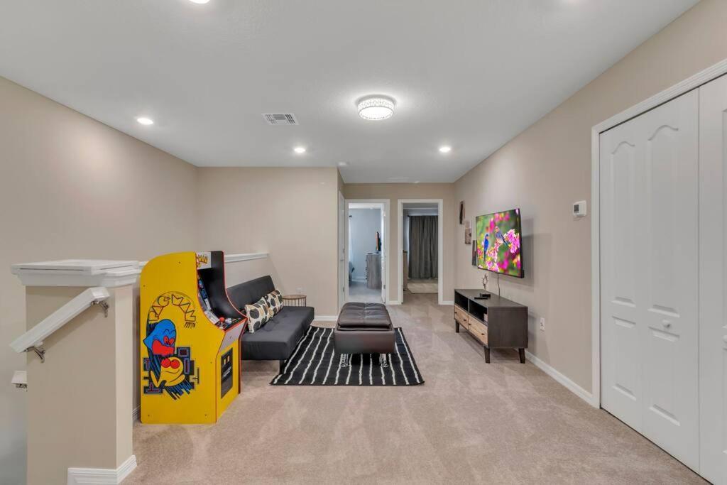 5bd 4.5bth W/ Pool - 20mins To Davenport