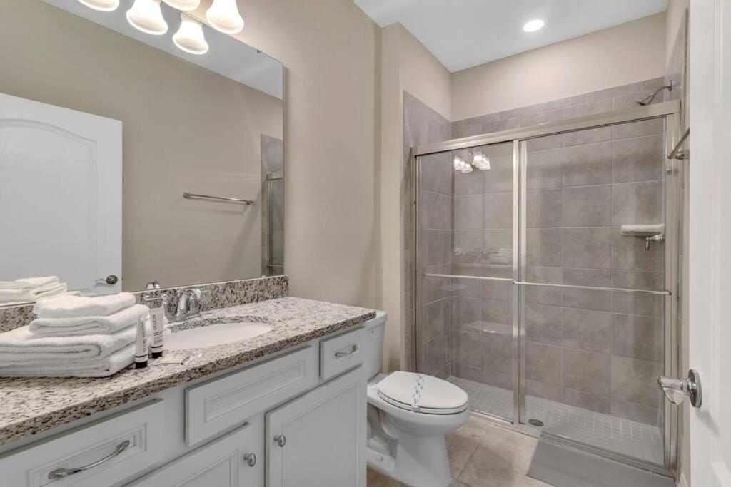 5bd 4.5bth W/ Pool - 20mins To
